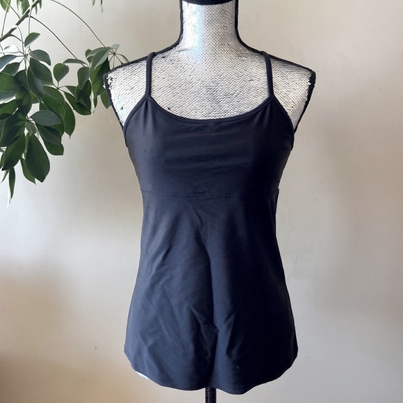 ⭐️2 FOR $20⭐️ Fabletics shiny tank top with mesh detailing size small - Picture 3 of 6